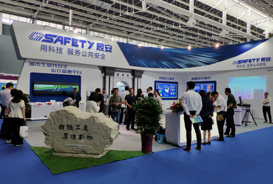 2018数字经济展览会乐成举行 蓝狮娱乐官网手机版科技与东道主签署战略合作协议 2018数字经济展览会乐成举行 蓝狮娱乐官网手机版科技与东道主签署战略合作协议