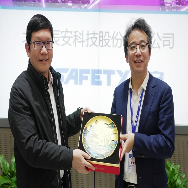 深圳市宝安区向导一行考察调研蓝狮娱乐官网手机版科技 深圳市宝安区向导一行考察调研蓝狮娱乐官网手机版科技